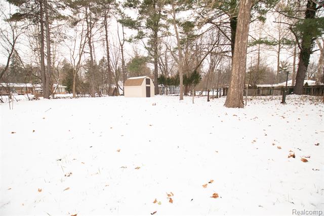 Builiding view thirty nine for 21875 Beech, Southfield, MI. 48033