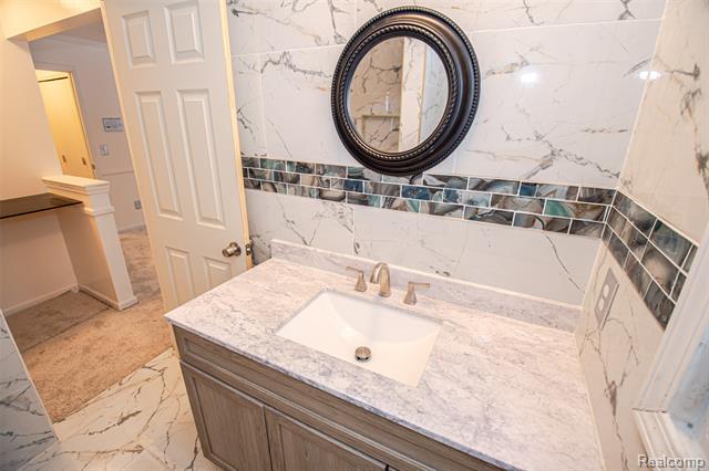 Builiding view twenty six for 21875 Beech, Southfield, MI. 48033