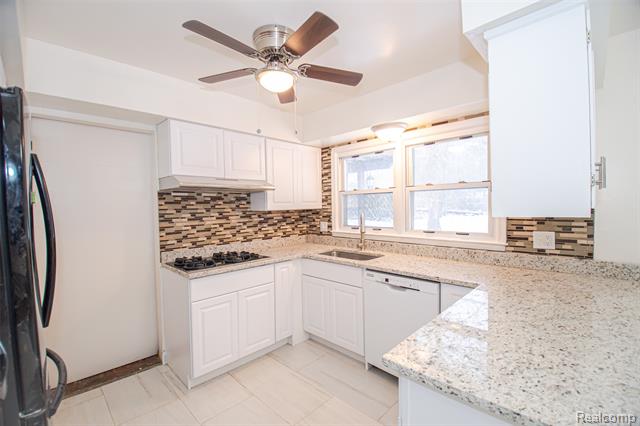 Builiding view two for 21875 Beech, Southfield, MI. 48033