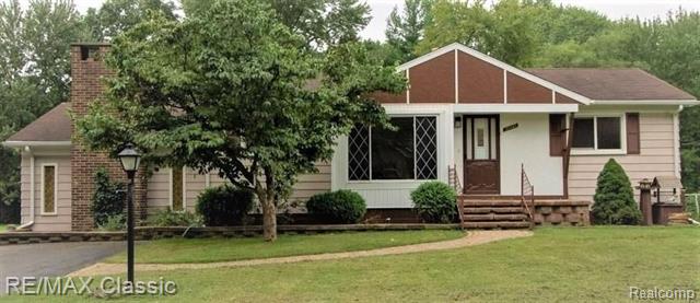 front view picture of 32545 Cadillac St, Farmington, MI. 48336