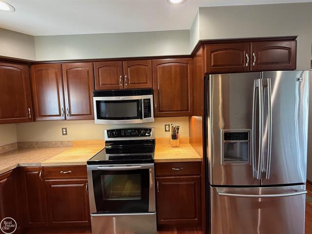 Builiding view sixteen for 6301 Meldrum, Fair Haven, MI. 48023