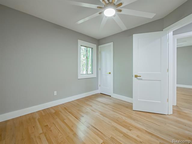 Builiding view fifteen for 21301 Kipling, Oak Park, MI. 48237