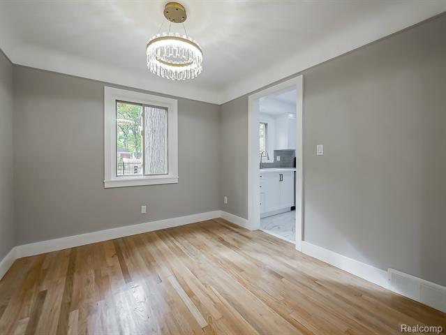 Builiding view five for 21301 Kipling, Oak Park, MI. 48237