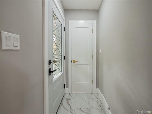 Builiding view four for 21301 Kipling, Oak Park, MI. 48237