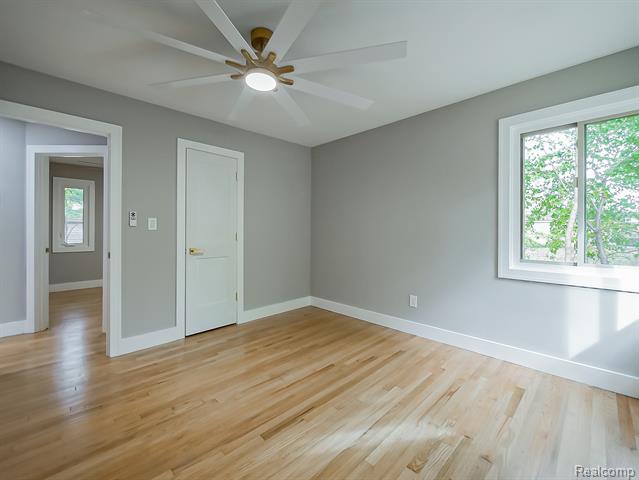 Builiding view nineteen for 21301 Kipling, Oak Park, MI. 48237