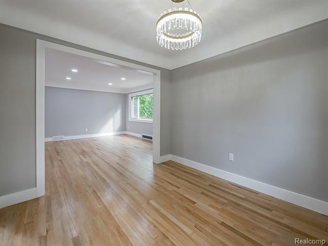 Builiding view six for 21301 Kipling, Oak Park, MI. 48237