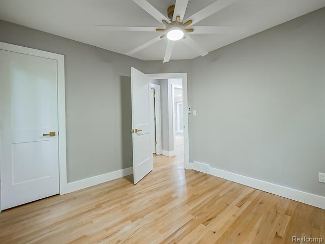 Builiding view sixteen for 21301 Kipling, Oak Park, MI. 48237