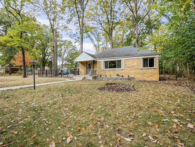 Builiding view thirty eight for 21301 Kipling, Oak Park, MI. 48237