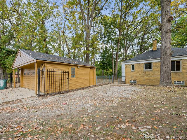 Builiding view thirty four for 21301 Kipling, Oak Park, MI. 48237