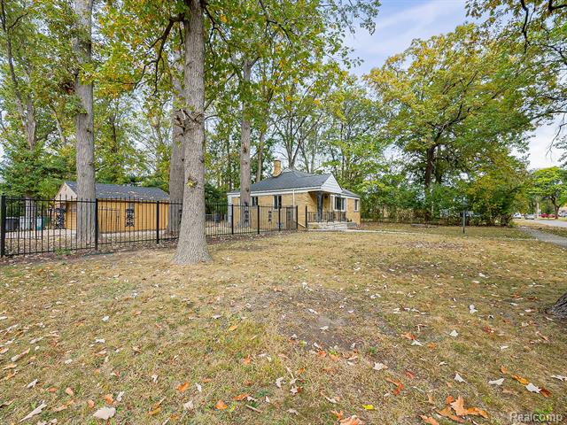 Builiding view thirty six for 21301 Kipling, Oak Park, MI. 48237