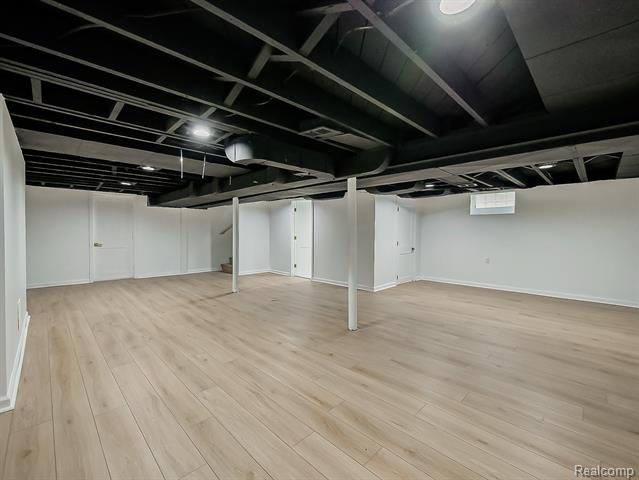 Builiding view twenty five for 21301 Kipling, Oak Park, MI. 48237