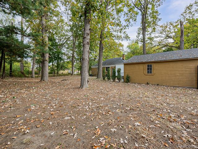 Builiding view twenty nine for 21301 Kipling, Oak Park, MI. 48237