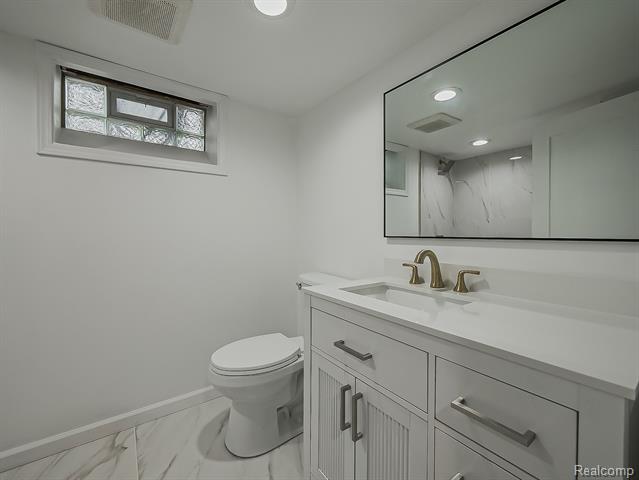 Builiding view twenty one for 21301 Kipling, Oak Park, MI. 48237