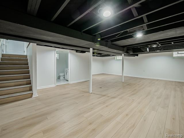 Builiding view twenty for 21301 Kipling, Oak Park, MI. 48237