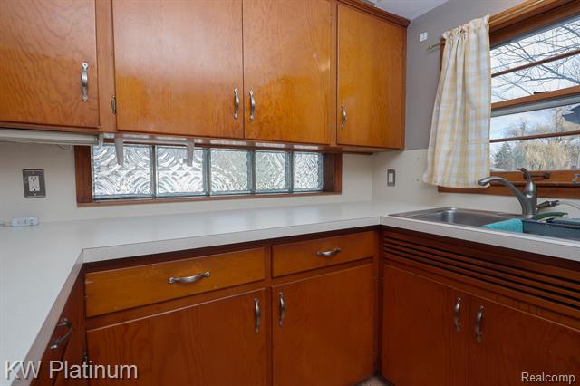 Builiding view eight for 541 Cloverlawn, East China, MI. 48054