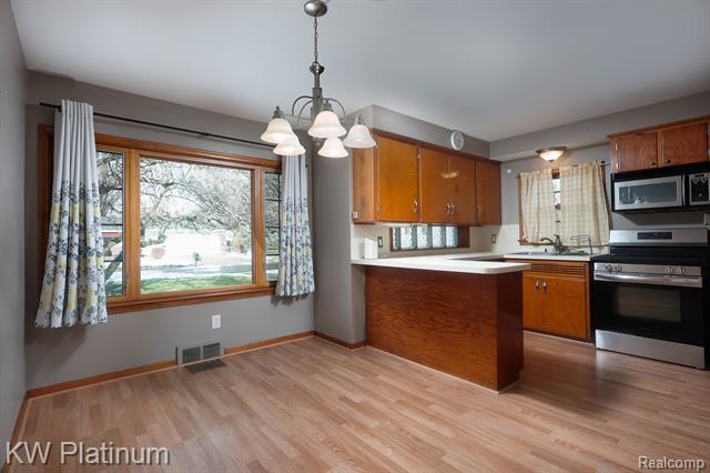 Builiding view five for 541 Cloverlawn, East China, MI. 48054