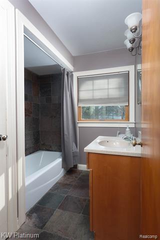 Builiding view fourteen for 541 Cloverlawn, East China, MI. 48054