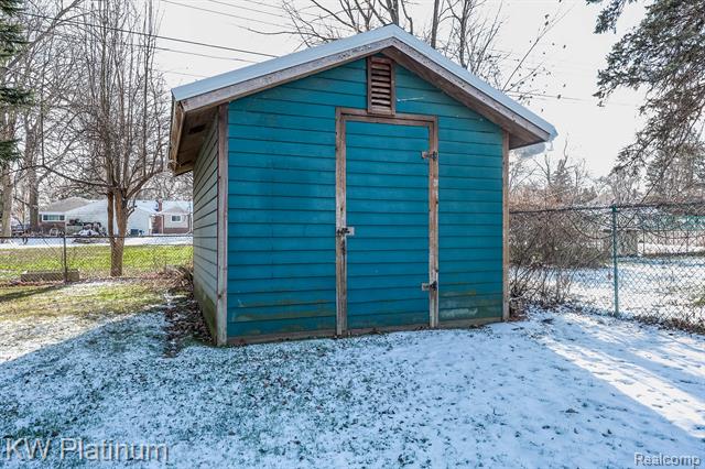 Builiding view thirty one for 541 Cloverlawn, East China, MI. 48054