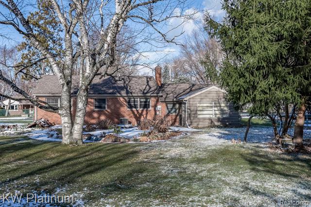 Builiding view thirty for 541 Cloverlawn, East China, MI. 48054