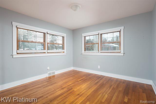 Builiding view twelve for 541 Cloverlawn, East China, MI. 48054