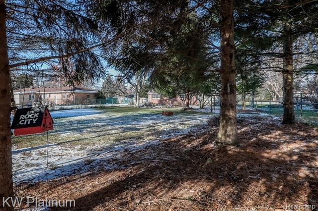 Builiding view twenty eight for 541 Cloverlawn, East China, MI. 48054