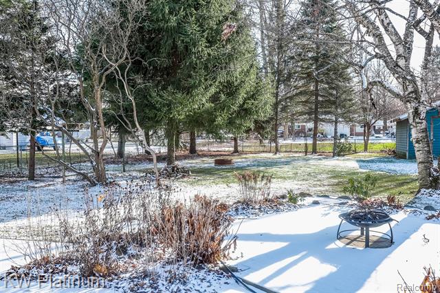 Builiding view twenty five for 541 Cloverlawn, East China, MI. 48054