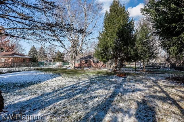 Builiding view twenty nine for 541 Cloverlawn, East China, MI. 48054