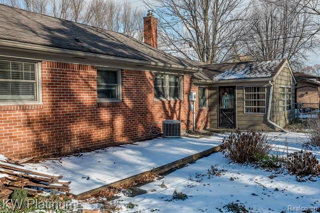 Builiding view twenty two for 541 Cloverlawn, East China, MI. 48054