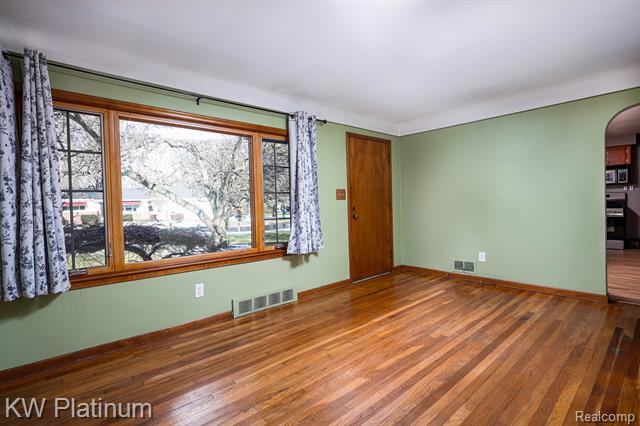 Builiding view two for 541 Cloverlawn, East China, MI. 48054