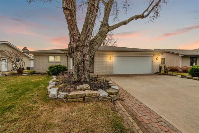 front view for 7275 Riverside Dr, Algonac, Mi. 48001