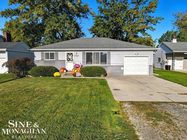 front view for 5592 Pointe Dr, East China, Mi. 48054