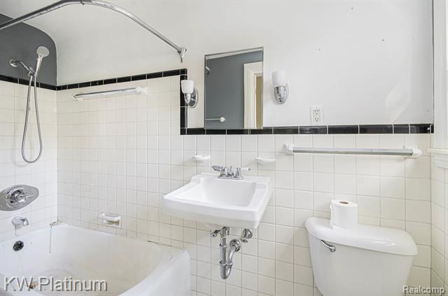 Builiding view eighteen for 715 Thornapple, Saint Clair, MI. 48079