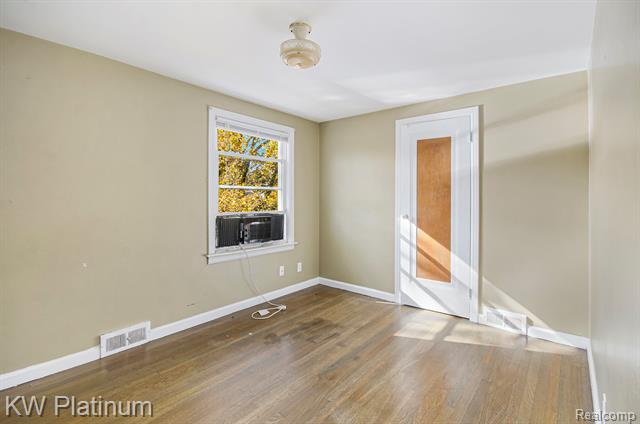 Builiding view fifteen for 715 Thornapple, Saint Clair, MI. 48079