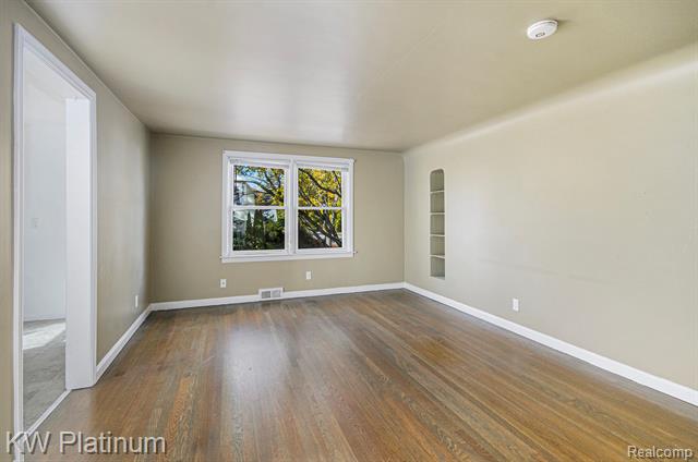 Builiding view fourteen for 715 Thornapple, Saint Clair, MI. 48079