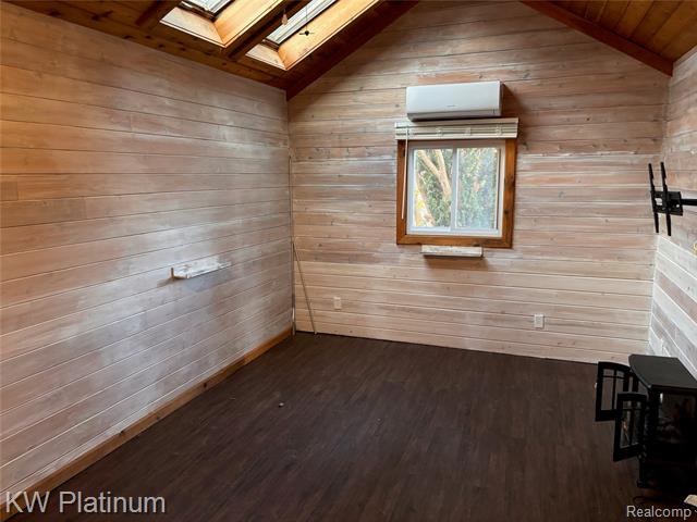 Builiding view nineteen for 715 Thornapple, Saint Clair, MI. 48079