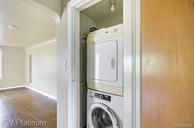 Builiding view seventeen for 715 Thornapple, Saint Clair, MI. 48079