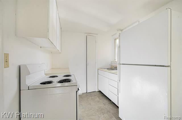 Builiding view sixteen for 715 Thornapple, Saint Clair, MI. 48079