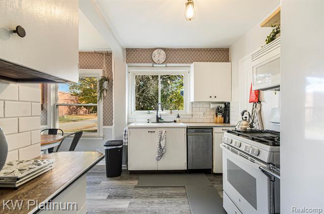 Builiding view ten for 715 Thornapple, Saint Clair, MI. 48079