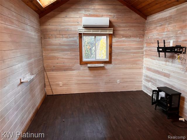 Builiding view twenty for 715 Thornapple, Saint Clair, MI. 48079