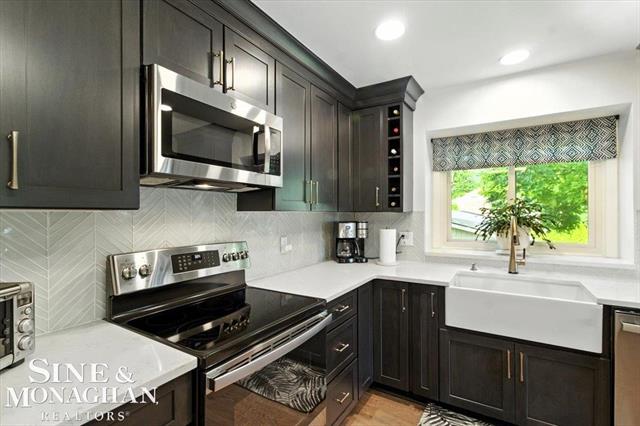 Builiding view eighteen for 669 N Riverside, Saint Clair, MI. 48079