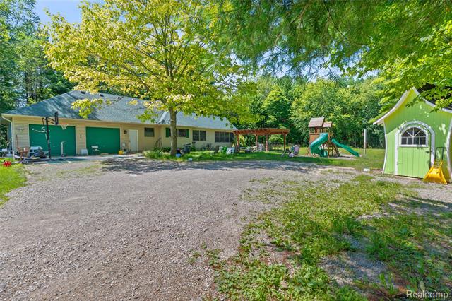 Builiding view forty eight for 680 S Bartlett, Saint Clair, MI. 48079