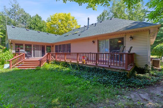 Builiding view thirty eight for 680 S Bartlett, Saint Clair, MI. 48079