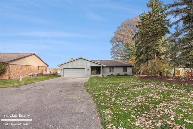 Builiding view one for 2516 River, Marysville, MI. 48040