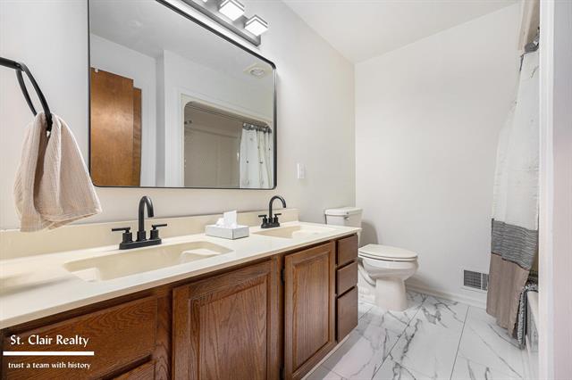 Builiding view seventeen for 2516 River, Marysville, MI. 48040