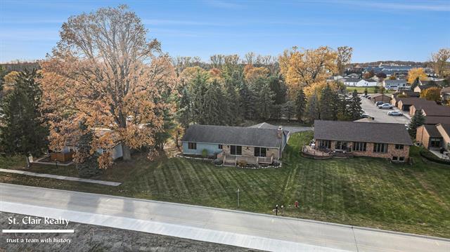 Builiding view thirty two for 2516 River, Marysville, MI. 48040