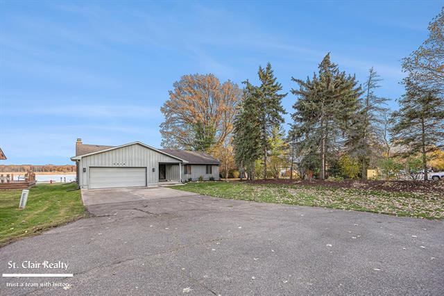 front view for 2516 River, Marysville, Mi. 48040