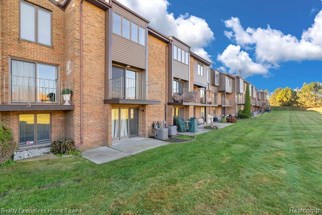 Builiding view forty five for 2500 River, Marysville, MI. 48040