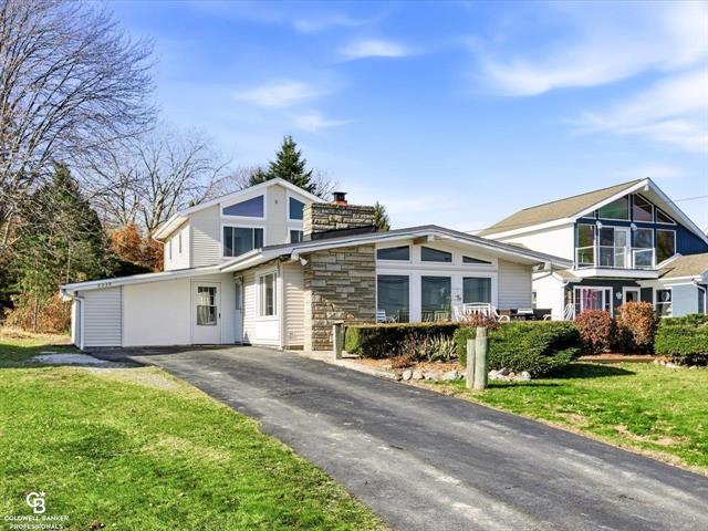 Builiding view one for 2226 River, Marysville, MI. 48040