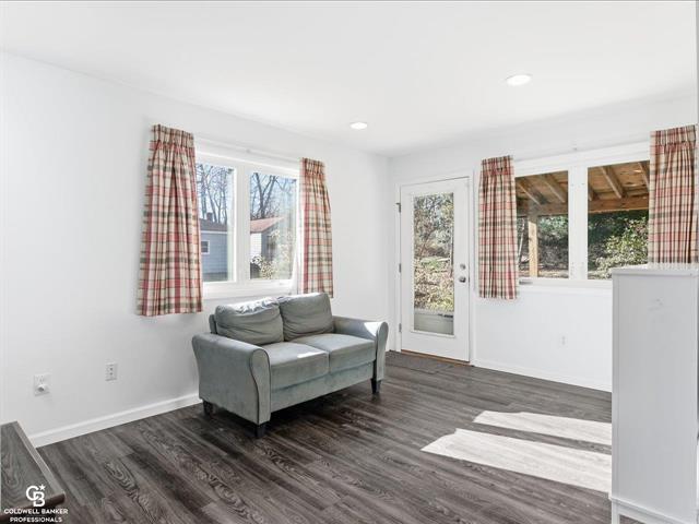 Builiding view twenty one for 2226 River, Marysville, MI. 48040