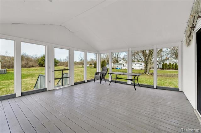 Builiding view eight for 5428 Gratiot, Saint Clair, MI. 48079